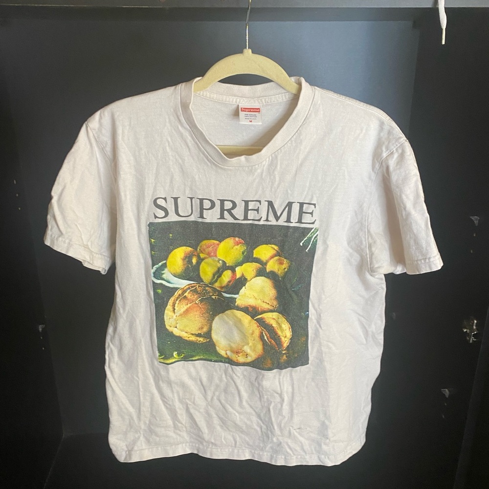 Size M Supreme Tee